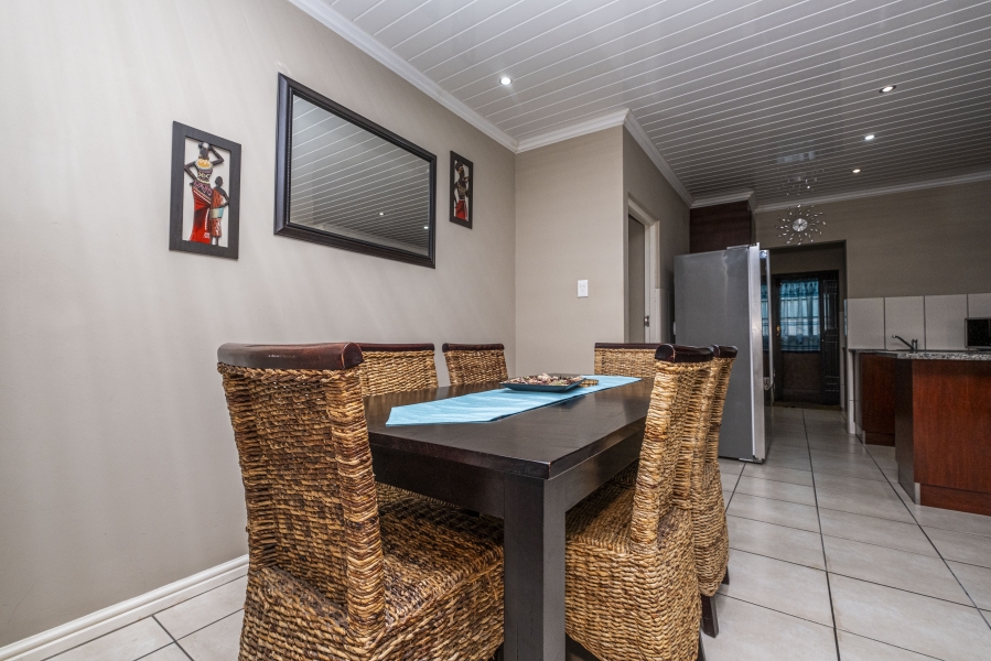 3 Bedroom Property for Sale in Jakarandas Western Cape